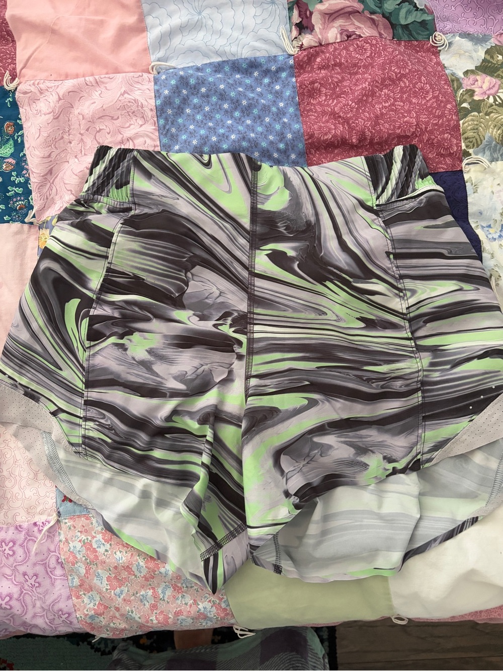 Lululemon Marble-Print hottie hots in Lime/Gray
